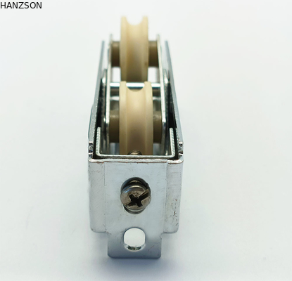 OEM di alluminio del materiale di strato del ferro dei rulli 1.2mm del portello scorrevole della copertura di plastica